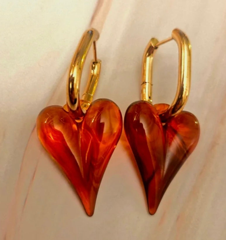 Oorbellen met hartje bruin/oranje- Stainlesssteel