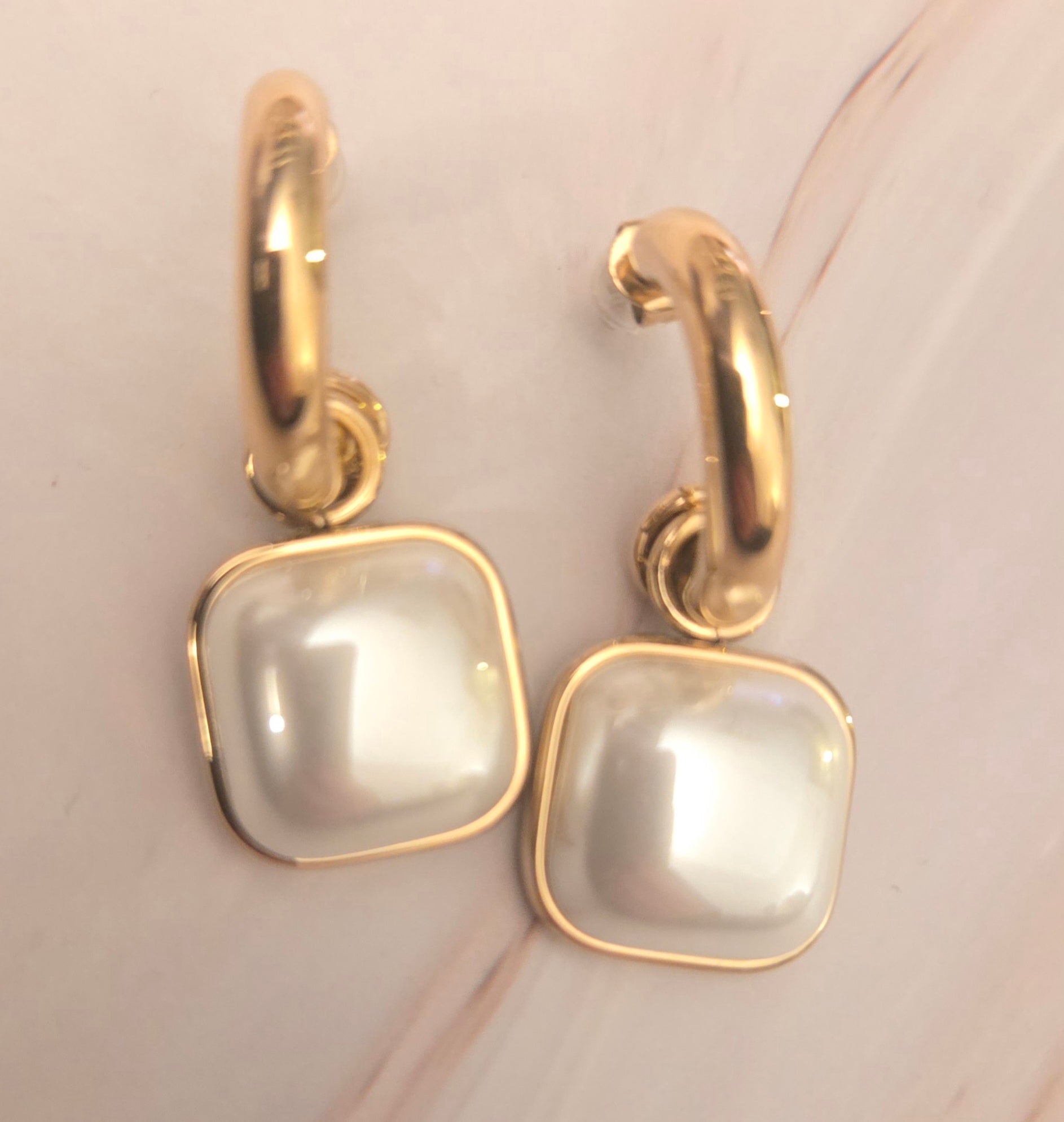 Oorbellen met steen parelmoer- goud - Stainlesssteel