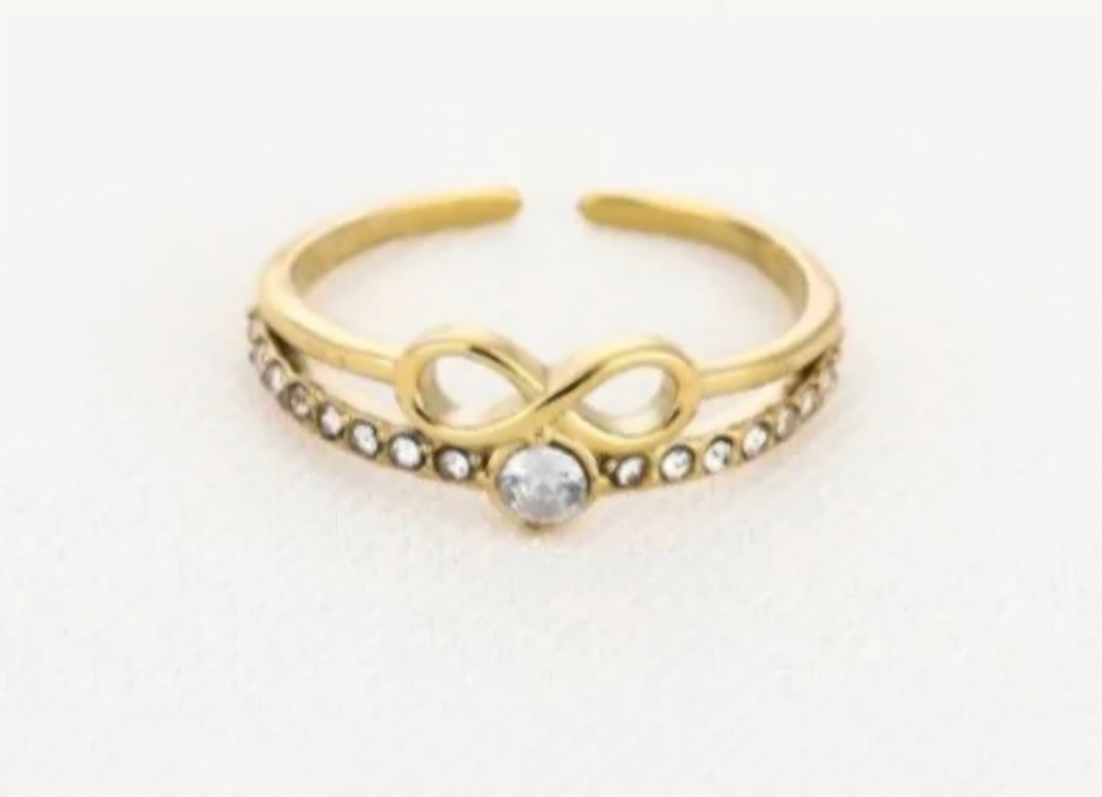 Ring chey- goud- Stainlesssteel- strassteentjes