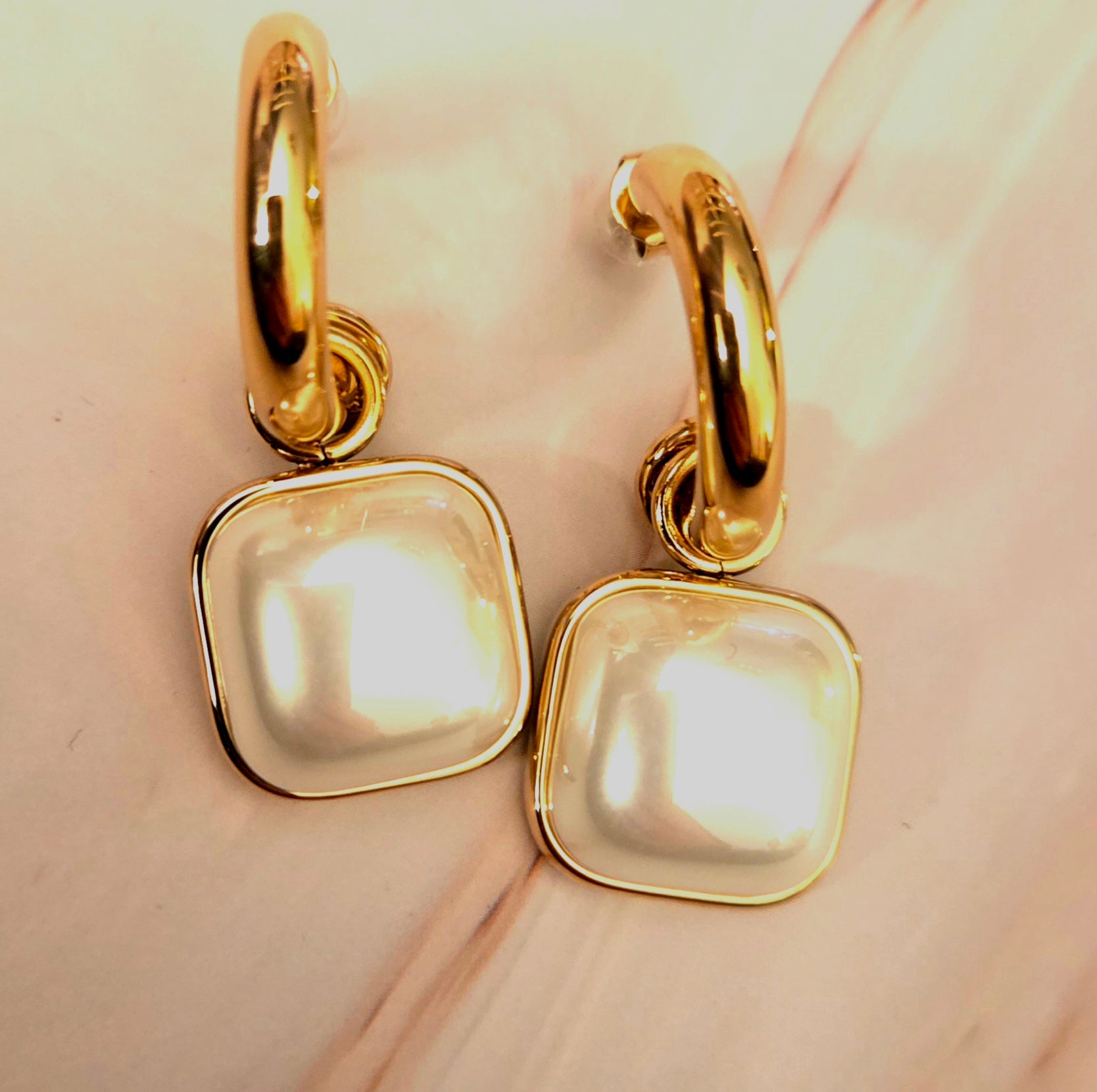 Oorbellen met steen parelmoer- goud - Stainlesssteel